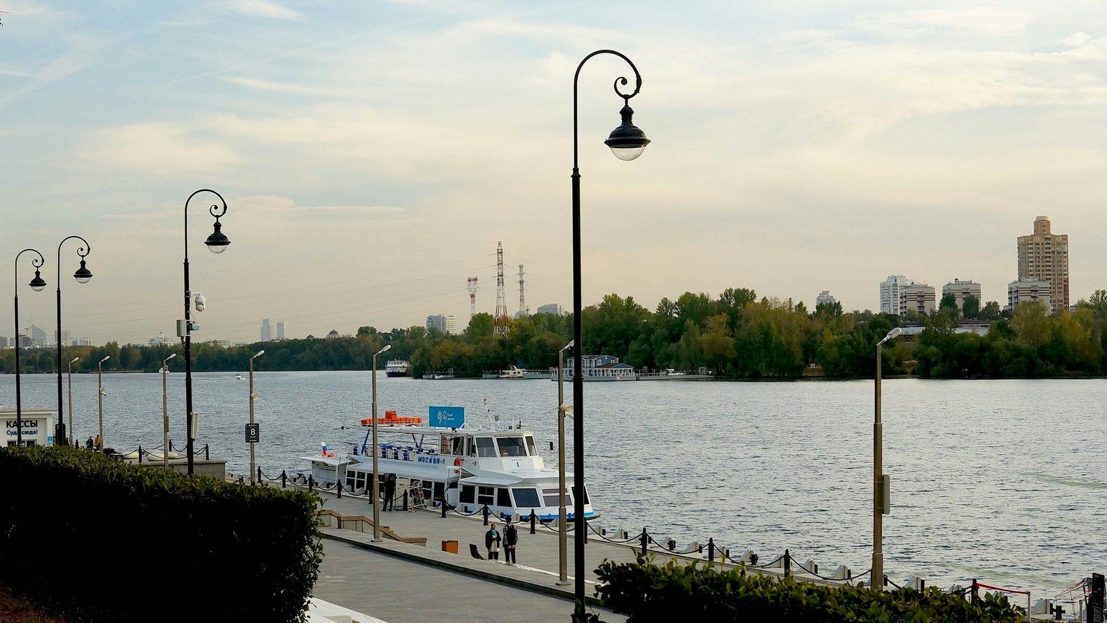 Infographic showing statistics on travel disruptions affecting river cruisers