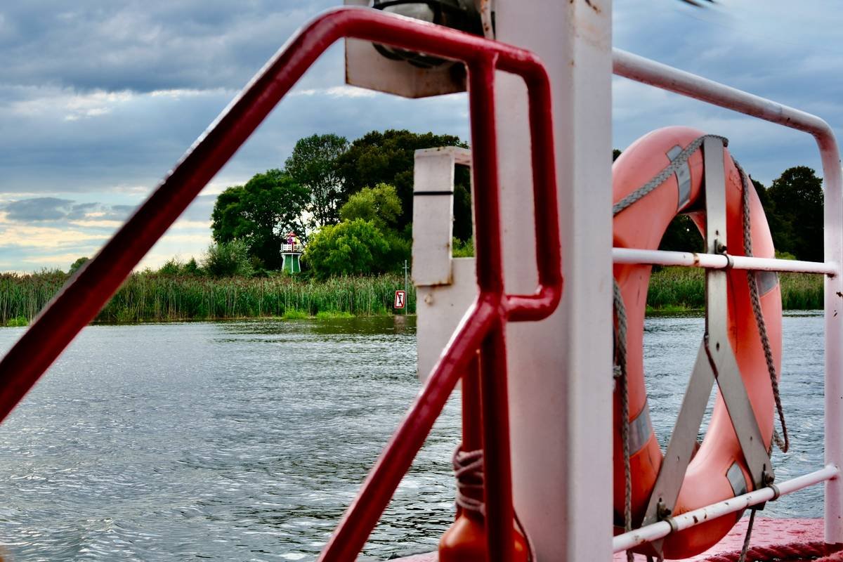 Infographic showing common river cruise insurance gaps: medical evacuation from inland rivers, cabin confinement coverage, missed port departures, mechanical delays, and pre-existing conditions