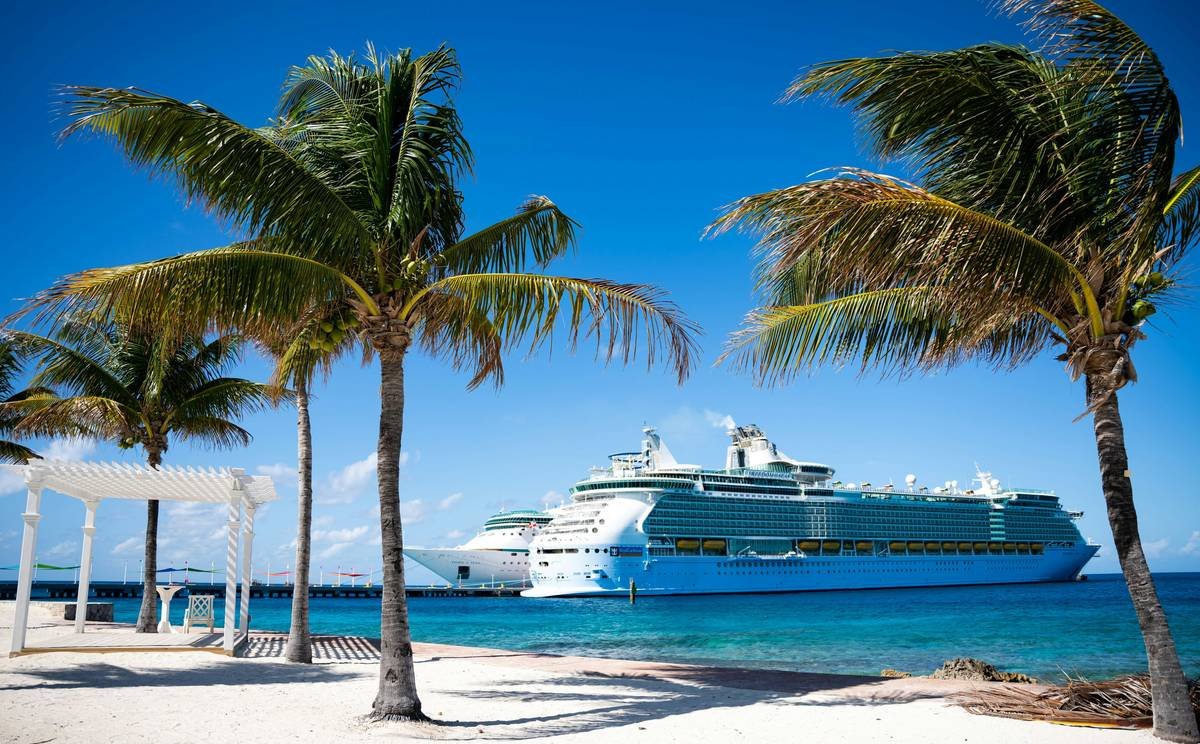 Bar chart showing 72% of river cruise travelers unaware their insurance excludes third-party shore excursions