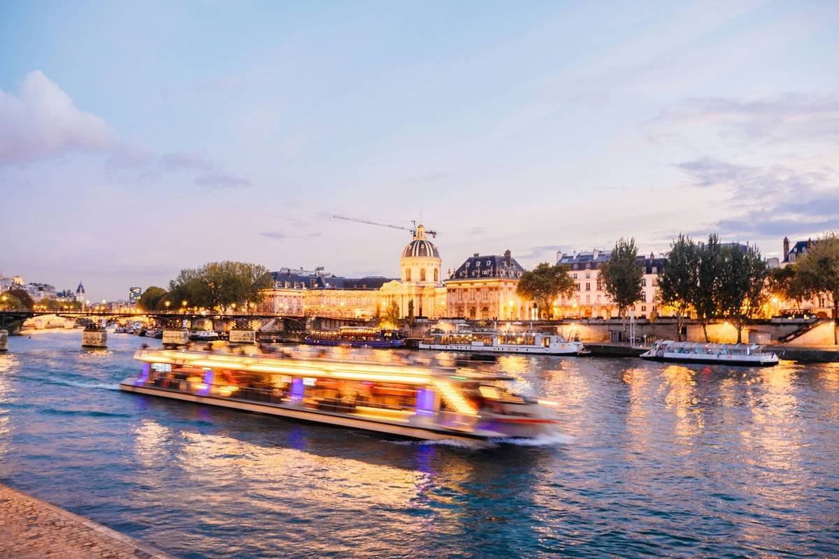 Comparison chart showing coverage gaps in standard vs. excursion-specific travel insurance for river cruises