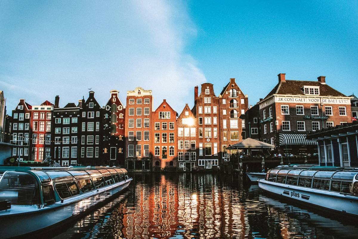 houses near body of water