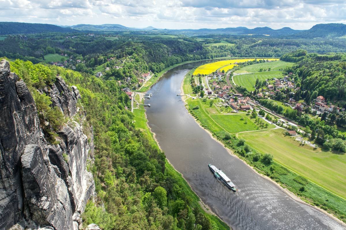 Bar chart showing 2023 river cruise insurance claims: 41% medical emergencies, 29% trip cancellation, 18% missed connections, 12% baggage loss