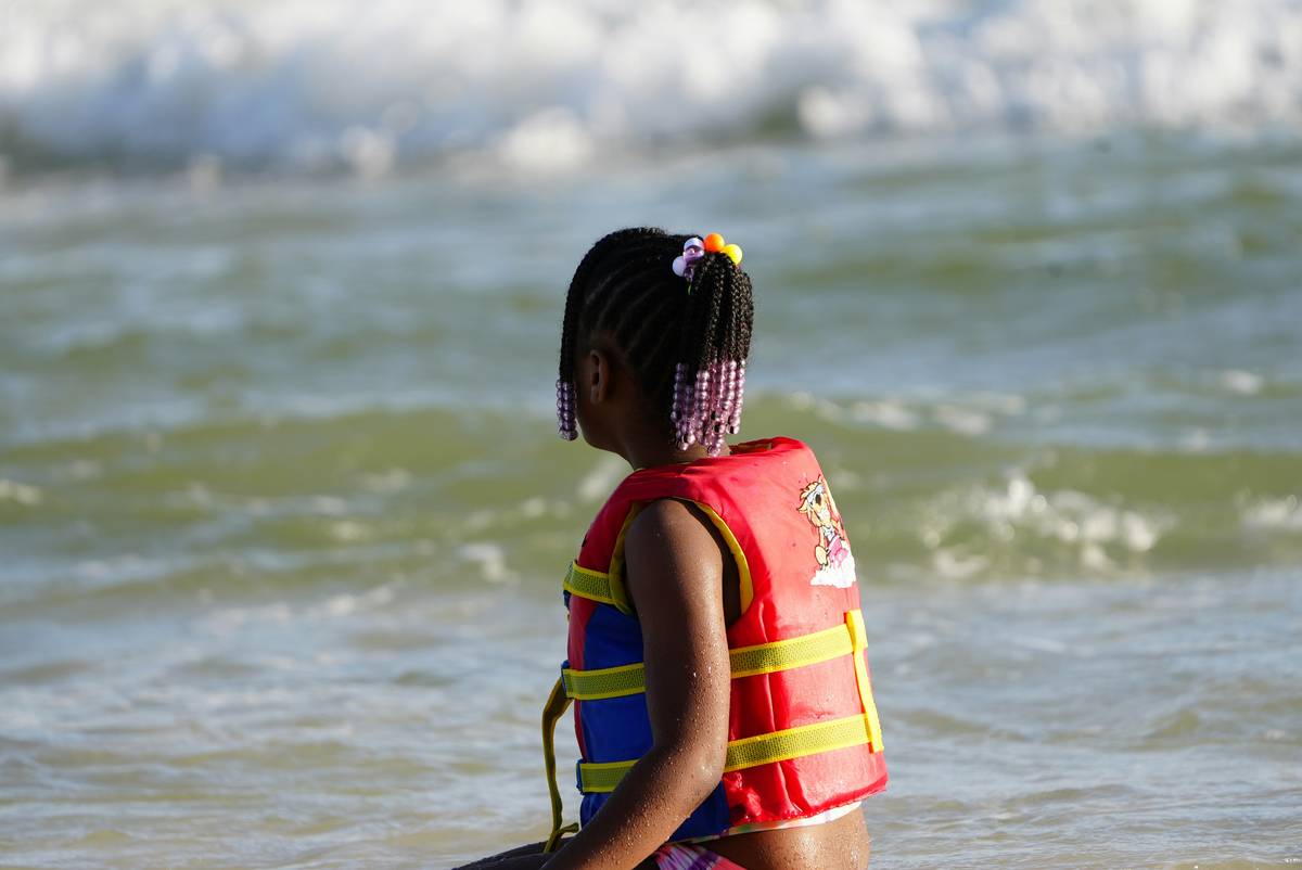 Infographic showing key coverage differences between ocean cruise, river cruise, and standard travel insurance policies
